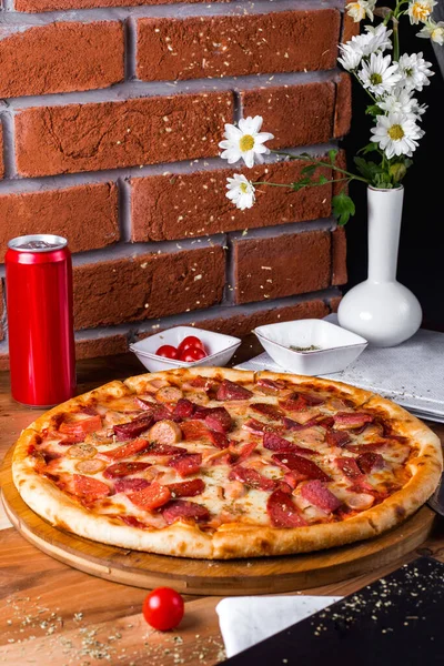 Pizza Pepperoni Roșii Conserve Sodiu Masă — Fotografie, imagine de stoc