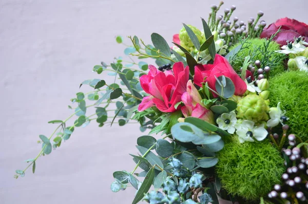 Bouquet of eucalyptus, ornithogalum, cloves and peonies. Flower mix. — Stock Photo, Image