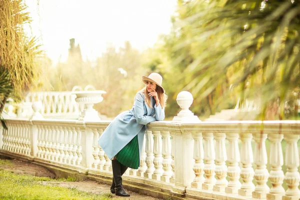 Beautiful Young Woman Blue Coat Light Hat Walking Park Spring — ストック写真