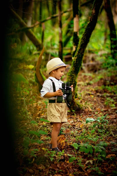Mały Chłopiec Kapelusz Spacery Safari Park — Zdjęcie stockowe