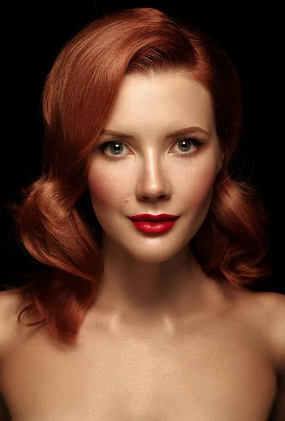 Portrait of young sexual redhead naked girl with red lips and lo — Stock Photo, Image