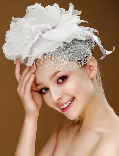 Beautiful girl in a wedding hat — Stock Photo, Image