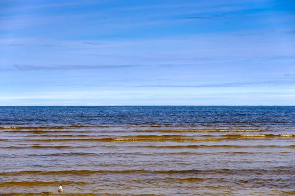 Mavi deniz suyu ve sk