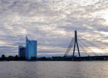 Riga (Letonya Cumhuriyeti) sabah. Daugava Nehri. 