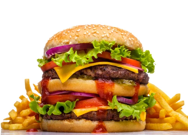 Гамбургер с жареной картошкой на белом фоне . — стоковое фото