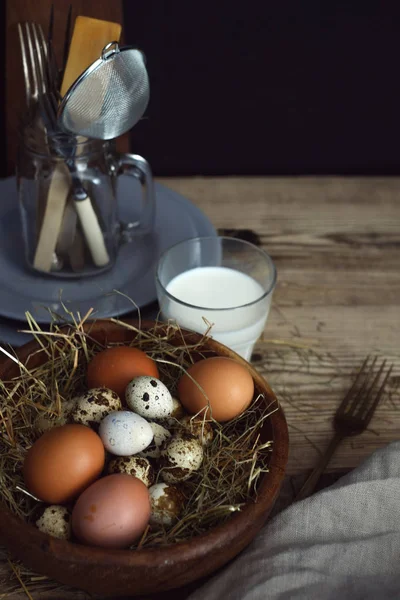 Cuisine rustique nature morte avec du lait et des œufs — Photo
