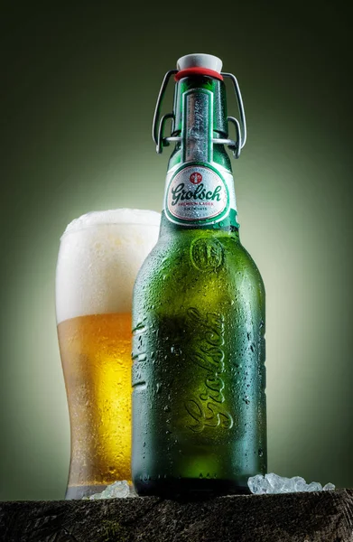 Flesje bier Grolsh. De Grolsch brouwerij werd gesticht in 1615 ik — Stockfoto