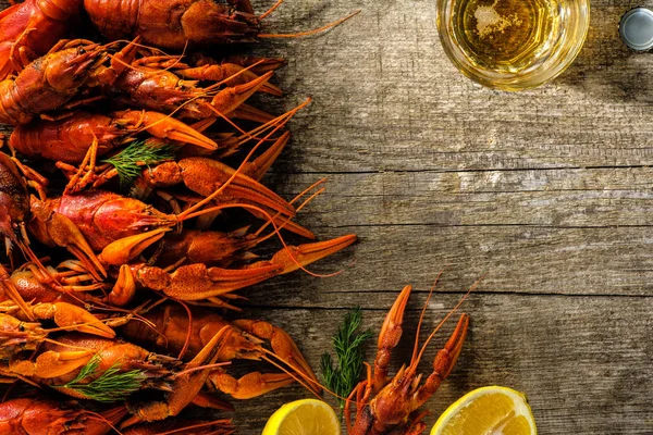 Fresh boiled crawfish with a mug of beer on a wooden table. — Stock Image Fresh boiled crawfish with a mug of beer on a wooden table. Stock Photo