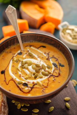 Tohum lezzetli ev yapımı kabak çorbası