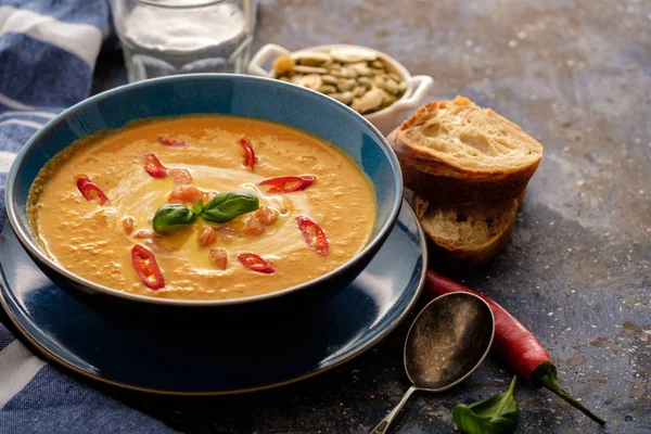 Delicious homemade pumpkin soup with prawns, chili and basil lea — Stock Image Delicious homemade pumpkin soup with prawns, chili and basil lea Stock Picture