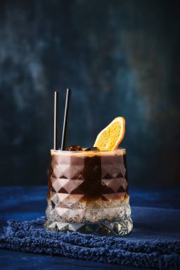 Portakallı buzlu kahve.