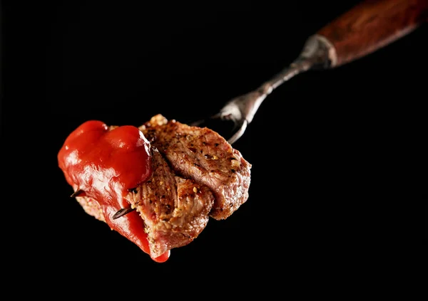 Fatias Bife Grelhado Raro Médio Ribeye Com Ketchup Garfo Carne — Fotografia de Stock