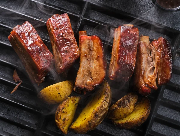 Spicy Hot Grilled Spare Ribs Summer Bbq Served Potato — Stock Photo, Image