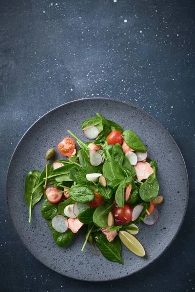 Smoked Salmon Salad Healthy Eating Tasty Salad Red Fish Radish — Stock Photo, Image