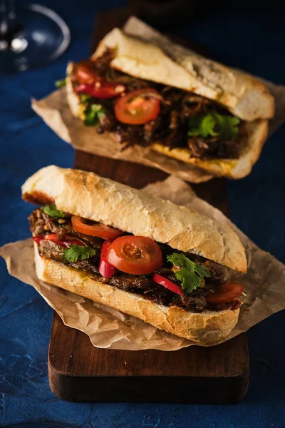 Сэндвич Уткой Соусом Хойзина Помидорами Черри Чили — стоковое фото