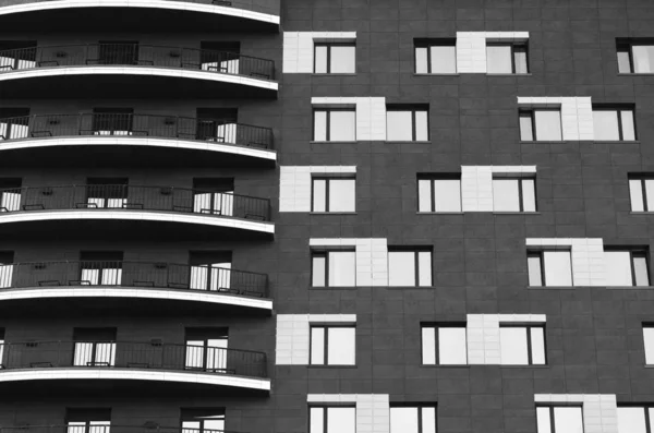 Black and white facade of a high-rise modern building with balconies — Stock Photo, Image