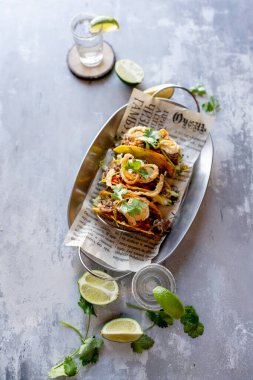 Meksika tacoları ve tekila ile buluşur.