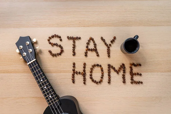 Inscrição Ficar Casa Com Grãos Café Com Xícara Café Ukulele — Fotografia de Stock