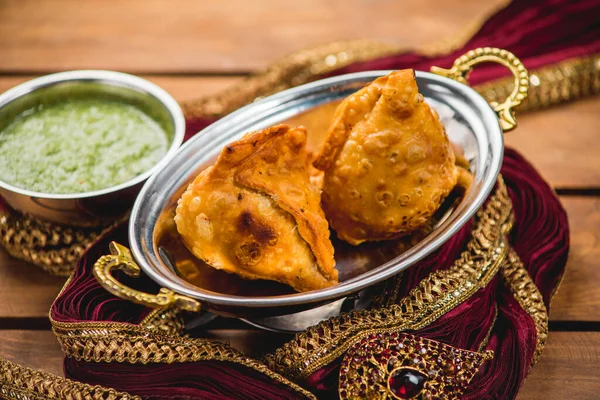 Samosa Tradicional Indiana Cozinha Molho Toalha Cozinha Café Restaurante Topping — Fotografia de Stock