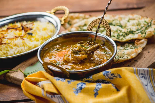 Cozinha Indiana Tradicional Naan Curry Masala Biryani Arroz Cozinha Toalha — Fotografia de Stock