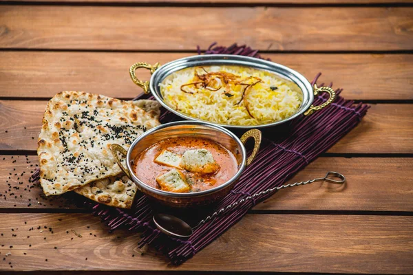 Cozinha Indiana Tradicional Naan Curry Masala Biryani Arroz Cozinha Toalha — Fotografia de Stock