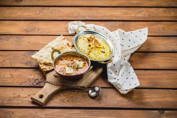 Cozinha Indiana Tradicional Naan Curry Masala Biryani Arroz Cozinha Toalha — Fotografia de Stock