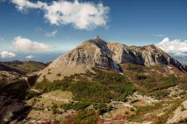 Lovcen Karadağ seyahati. Doğa yolculuğu. İlkbahar. 
