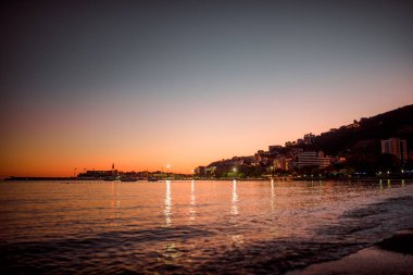 Budva Karadağ tatil gezisi ilkbahar doğa teknesi sahil iskelesi