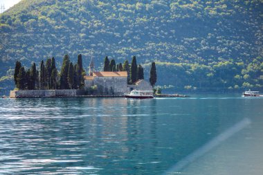 Dobrota Karadağ 'daki deniz dağları yaz tatili için doğaya seyahat ediyor 