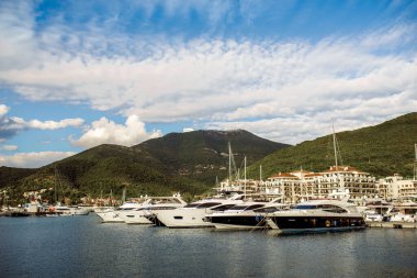 Deniz dağları teknesi Dobrota Karadağ yaz gezisi bahar doğa gezisi kenti