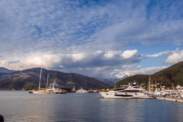 Tengeri Hegyek Hajó Dobrota Montenegró Utazás Nyár Tavasz Természet Utazás — Stock Fotó