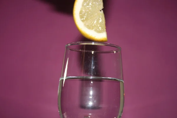 Sklenice Vody Citronem — Stock fotografie