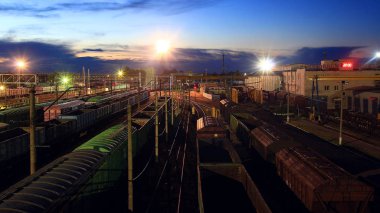 Akşam, trenler, ışıklar, raylar, istasyon, demiryolu, vagonlar, yaz akşamı, Kursk