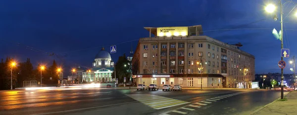 Kursk Plaza Roja Tarde Verano Catedral Znamensky Iluminación Nocturna Después —  Fotos de Stock