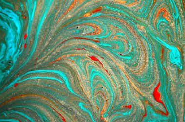 beyaz zemin üzerine kırmızı, mor ve mavi suluboya boya ile soyut resim