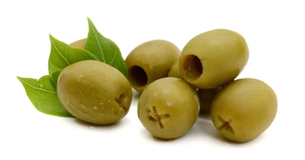 Olives Vertes Avec Feuilles Sur Fond Blanc — Photo