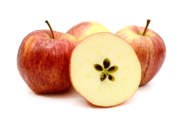 Zralé Červené Jablko Ovoce Apple Napůl Zelený List Izolovaných Bílém — Stock fotografie