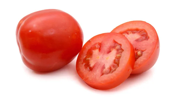 Frische Kirschtomaten Und Geschnittene Tomaten Isoliert Auf Weißem Hintergrund — Stockfoto