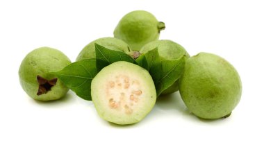 Guava meyvesi beyaz arkaplanda izole 