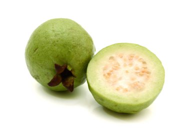 Guava meyvesi beyaz arkaplanda izole 