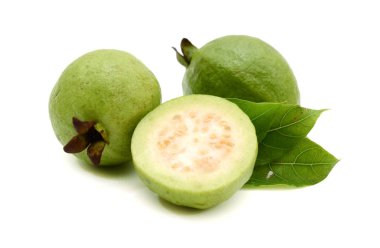 Guava meyvesi beyaz arkaplanda izole 