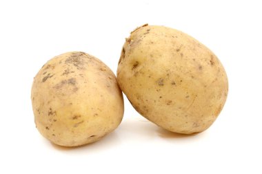 Beyaz arkaplanda izole edilmiş patates 