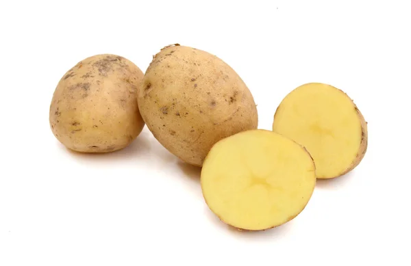Batatas Fatias Frescas Sobre Fundo Branco — Fotografia de Stock