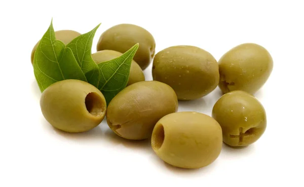 Olive Verdi Isolate Ciotola Vetro Fondo Bianco — Foto Stock