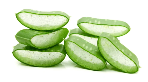 Hojas Frescas Aloe Vera Sobre Fondo Blanco — Foto de Stock