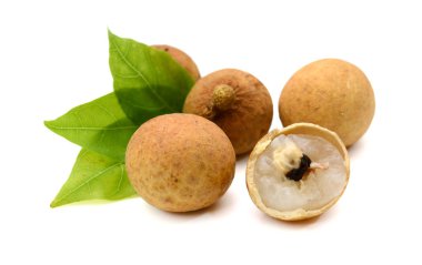 Tatlı Longan beyaz arka plan üzerinde izole 
