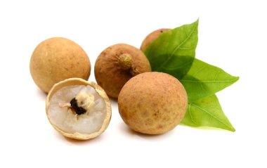 Beyaz bir arka plan üzerinde - egzotik meyve izole longan
