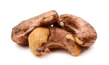 kaju fıstığı üzerinde beyaz izole