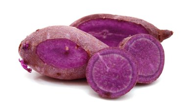 İzole edilmiş beyaz arka planda patates 