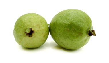 Guava meyvesi beyaz arkaplanda izole.
